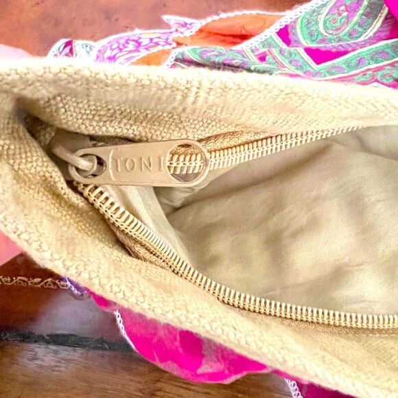 Ruffles clutch bag! NWOT - Picture 6 of 7